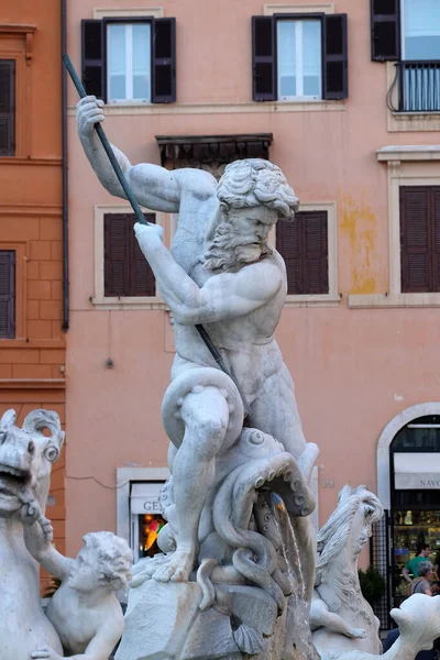 纳沃纳广场 Piazza Navona 意大利罗马海王星泉的海王星与一只章鱼雕像搏斗 — 图库照片