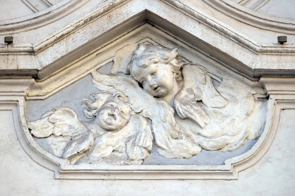 Angelo Bassorilievo Sulla Facciata Della Chiesa Sant Andrea Urso Roma — Foto Stock