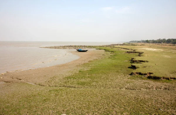 Boten Van Vissers Gestrand Modder Bij Kust Van Baai Van — Stockfoto