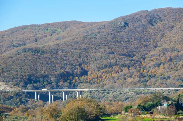 Caminhão Atravessar Vale Ambroz Através Ponte Autovia Principal Rodovia Oeste — Fotografia de Stock