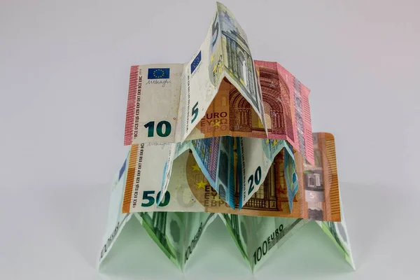 Pequeño Edificio Hecho Diferentes Billetes Euros — Foto de Stock
