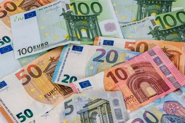 Billetes Monedas Euros Sobre Fondo Blanco — Foto de Stock
