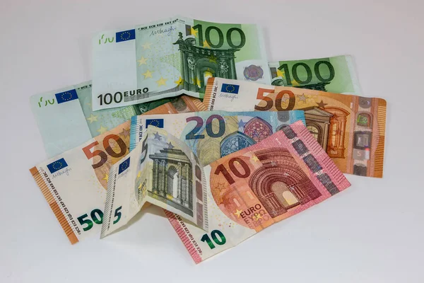 欧元现钞和白底钞票 — 图库照片