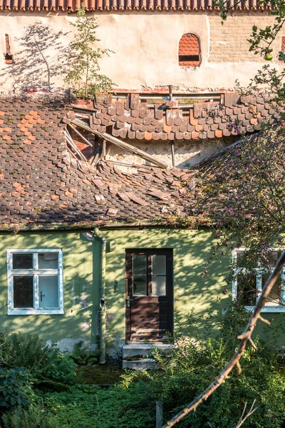 Broken Roof Old House City Wall — Stock Photo, Image