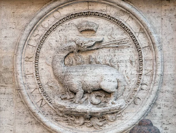 Heraldische Salamanders Gevel Van Chiesa San Luigi Dei Francesi Kerk — Stockfoto
