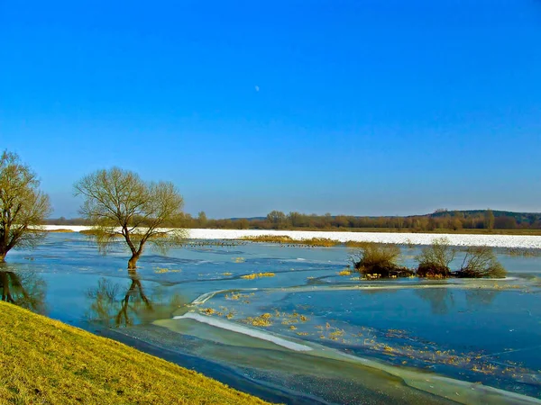 Bellissimo Paesaggio Con Lago Fiume — Foto Stock