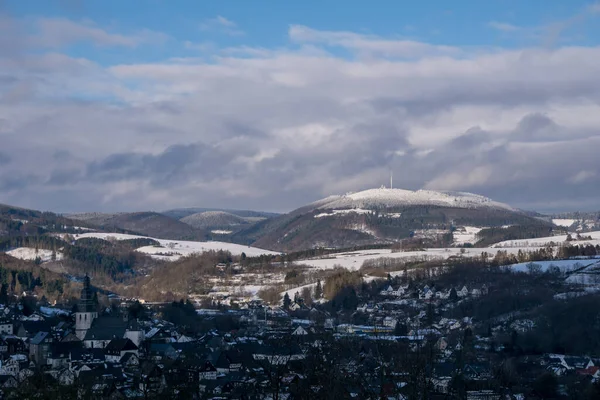 Vackert Vinterlandskap Med Snötäckta Träd — Stockfoto