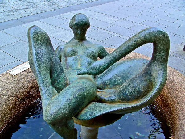 Statue Une Femme Dans Parc — Photo