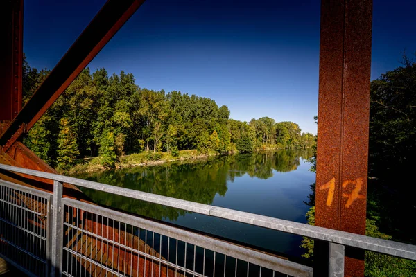 Brücke Über Den Fluss Park — Stockfoto