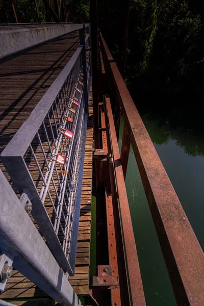 Pont Sur Rivière Dans Parc — Photo