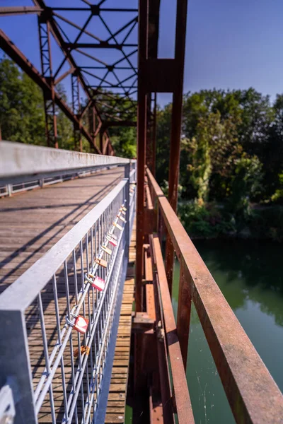 Brücke Über Den Fluss Der Thailändischen Stadt — Stockfoto