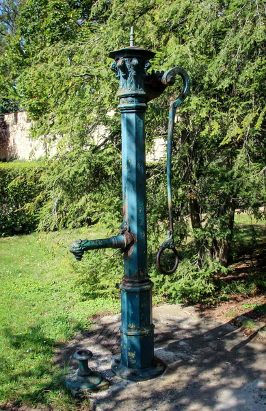 Detalles Una Vieja Bomba Agua Mano Hierro Fundido — Foto de Stock