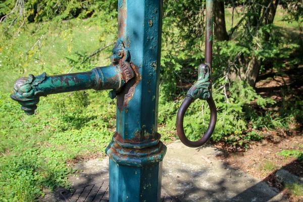 Details Van Een Oude Gietijzeren Handwaterpomp — Stockfoto