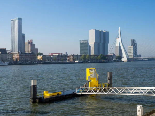 Gasolinera Nieuwe Mass Con Skyline Koep Van Zuid Rotterdam — Foto de Stock