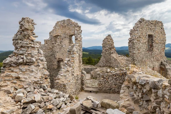 Ruinas Del Castillo Hrusov Distrito Zlate Moravce Región Nitra Eslovaquia —  Fotos de Stock