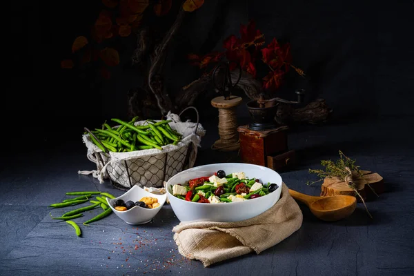 Salada Feijão Verde Picante Com Azeitonas Queijo Feta Tomate Seco — Fotografia de Stock