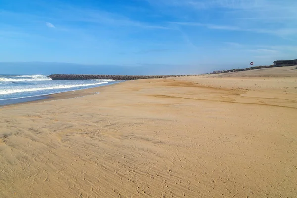 Bela Praia Com Uma Dunas Areia Branca Costa Mar — Fotografia de Stock