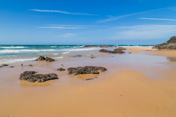 Bela Praia Com Rochas Mar — Fotografia de Stock