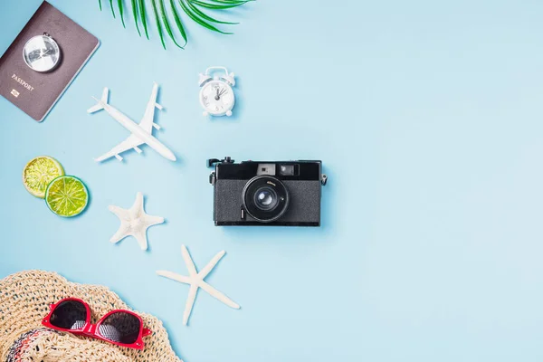 Flat Lay Top View Mockup Câmera Retro Filmes Avião Estrela — Fotografia de Stock