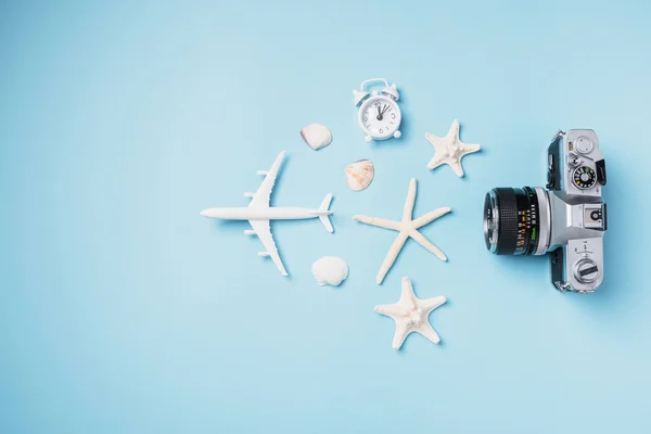 Flat Lay Top View Mockup Câmera Retro Filmes Avião Estrela — Fotografia de Stock