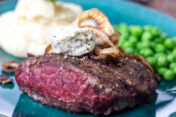 Grilled Beef Steak Vegetables Sauce — Stock Photo, Image