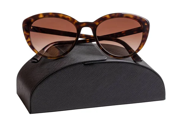 Nahaufnahme Einer Trendigen Sonnenbrille Die Auf Einem Schwarzen Lederetui Auf — Stockfoto