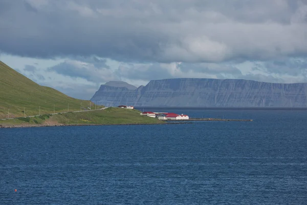 Bela Vista Paisagem Fiorde Icelandic Que Aldeia Circundante Isafjordur Islândia — Fotografia de Stock