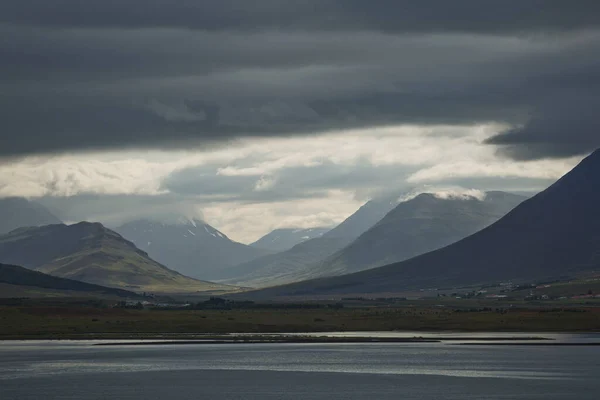 Schöne Aussicht Und Landschaft Des Isländischen Fjords Der Die Stadt — Stockfoto