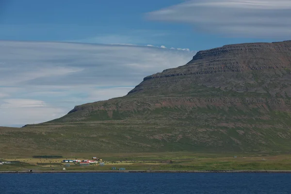 Vacker Utsikt Och Landskap Isfjorden Som Omger Byn Isafjordur Island — Stockfoto