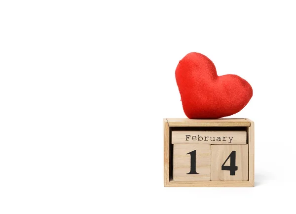 Houten Kalender Met Datum Februari Rood Textielhart Witte Achtergrond Kopieerruimte — Stockfoto