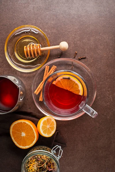Meyveli Çay Bitkisel Diğer Baharatlarla Sağlıklı Çay Malzemeleri — Stok fotoğraf