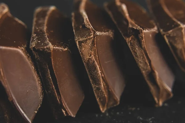 어두운 초콜릿 블록들이 — 스톡 사진