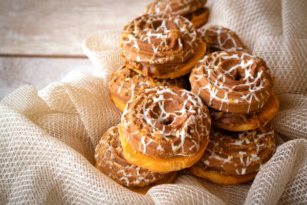 Viele Schokokekse Mit Gekochter Kondensmilch Der Süßwarenindustrie Nahaufnahme — Stockfoto