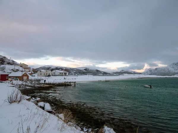 Wunderschöne Landschaft Mit Schneebedecktem See Norwegen — Stockfoto