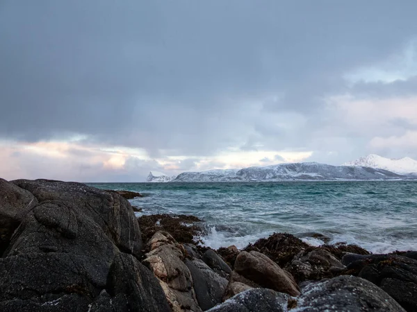 Wunderschöne Landschaft Mit Felsigem Meeresufer — Stockfoto