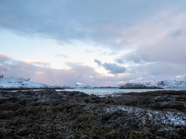 Beau Paysage Avec Lac Dans Les Montagnes — Photo