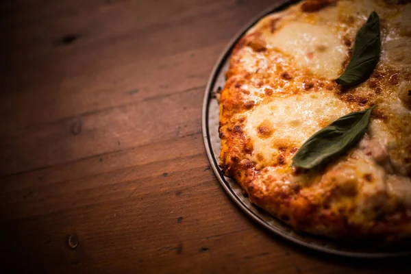 Pizza Caseira Com Queijo Tomate — Fotografia de Stock