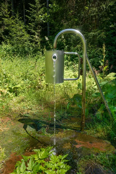 Pequena Estação Medição Para Descarga Nascente Quantidade Água Uma Nascente — Fotografia de Stock