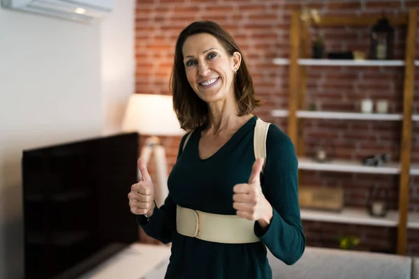 Cinesiologia Physio Tape Woman Shoulder Postura Traseira — Fotografia de Stock