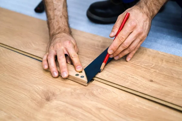 Installation Laminatgolv Trägolv Snickare Ritning Linje — Stockfoto