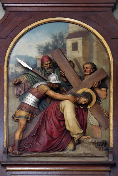 Станция Креста Иисус Падает Первый Раз Илика Святого Сердца Иисуса — стоковое фото