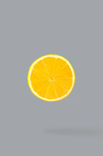 Concepto Fruta Mínima Una Rodaja Limón Con Sombra Iluminando Frutas — Foto de Stock