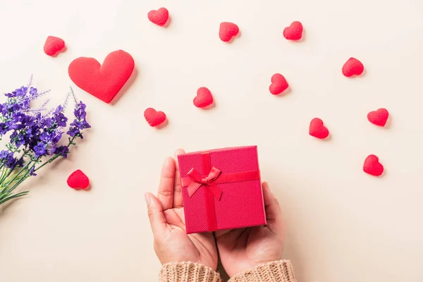 발렌타인 데이랑 생일이요 선물을 있거나 상자를 있거나 파스텔 배경에 빨간색 — 스톡 사진