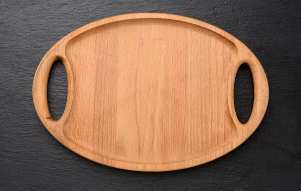 Empty Oval Brown Wooden Tray Board Black Background Top View — Stock Photo, Image