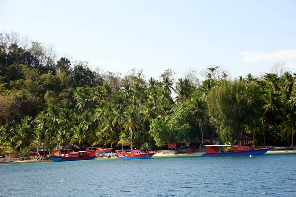 Barcos Mergulho Largo Ilha Bangka Sulawesi Indonésia — Fotografia de Stock