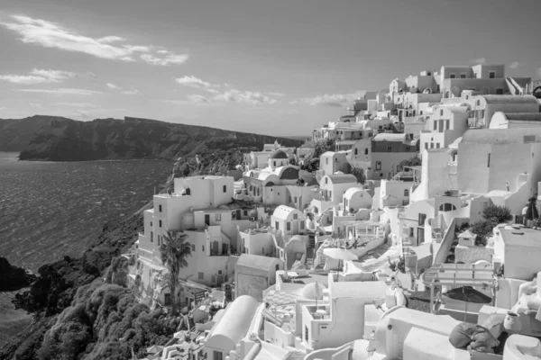 Městské Město Oia Ostrově Santorini Řecku Egejské Moře Černé Bílé — Stock fotografie