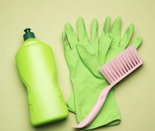 Guantes Goma Verde Para Limpieza Cepillos Color Rosa Líquido Limpieza —  Fotos de Stock