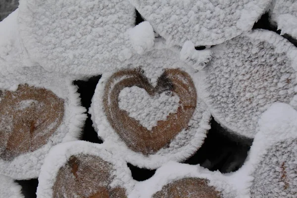 Coração Forma Neve Floresta Inverno — Fotografia de Stock