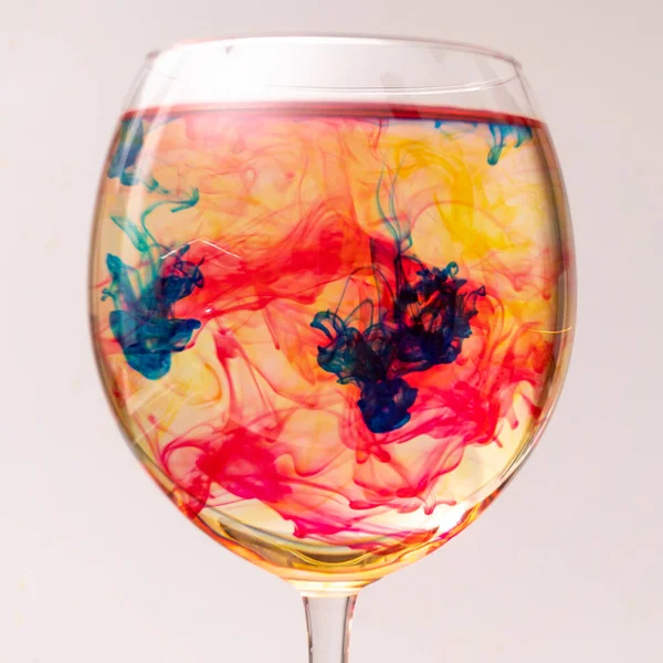 Tinta Colorida Gotea Vidrio Con Agua Crea Hermosas Rayas Color —  Fotos de Stock