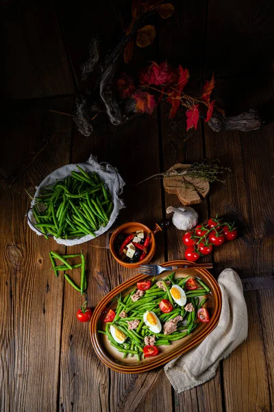 Salada Feijão Verde Rústico Com Ovo Atum — Fotografia de Stock